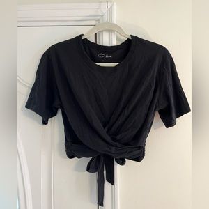 Black Aerie cropped tee